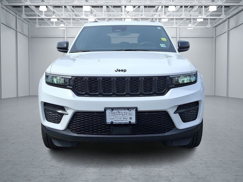 2023 Jeep Grand Cherokee — side profile view