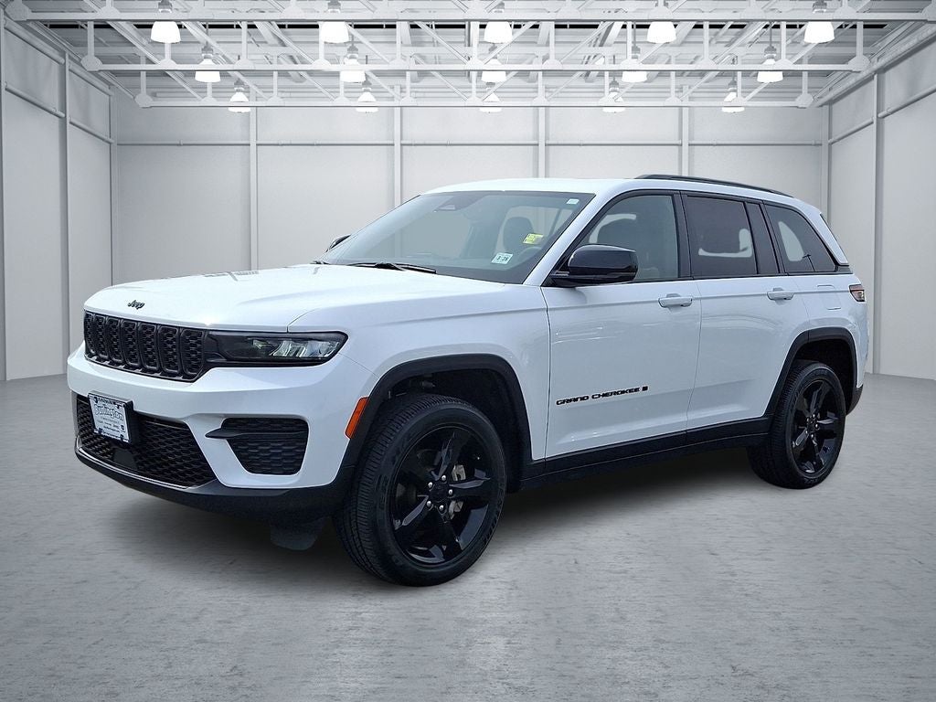 2023 Jeep Grand Cherokee — rear three-quarter view