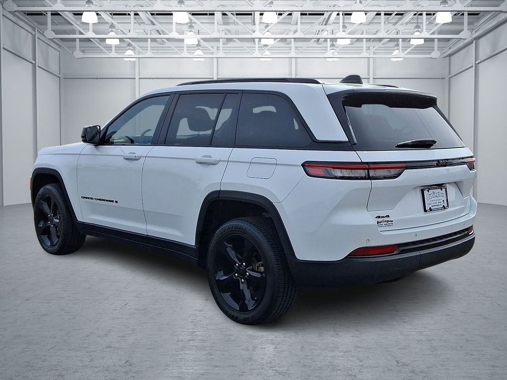 2023 Jeep Grand Cherokee — interior view