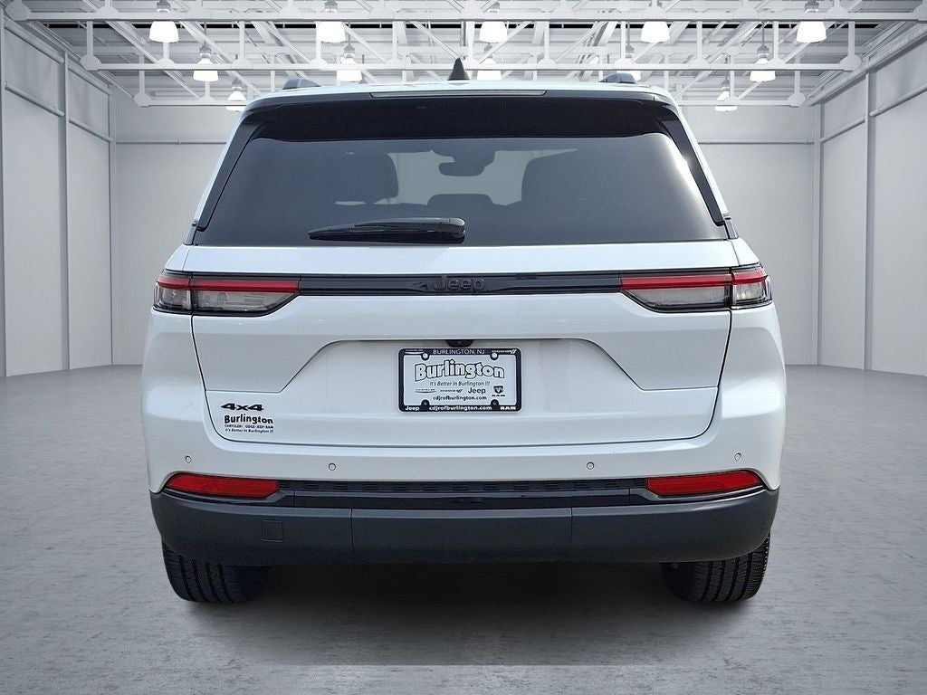 2023 Jeep Grand Cherokee — detail view