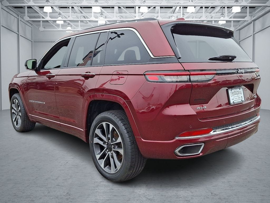 2022 Jeep Grand Cherokee — interior view