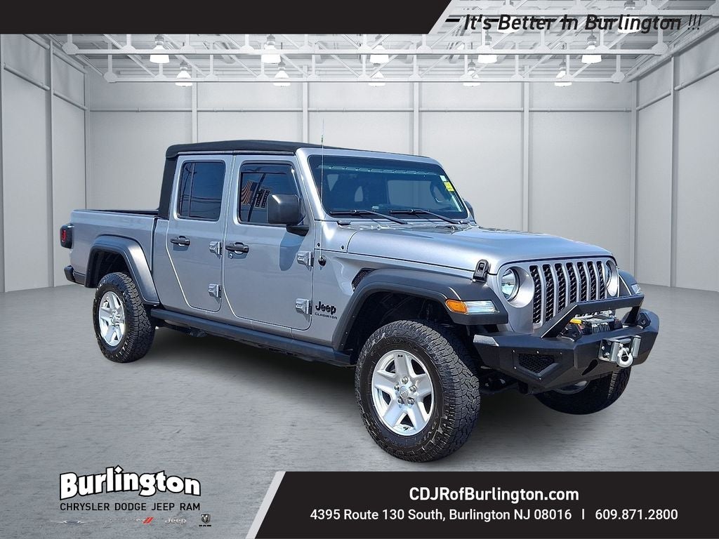 2020 Jeep Gladiator Sport S 4x4 in Billet Silver Metallic Clearcoat — front three-quarter view