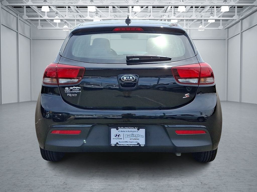 2020 Kia Rio — detail view